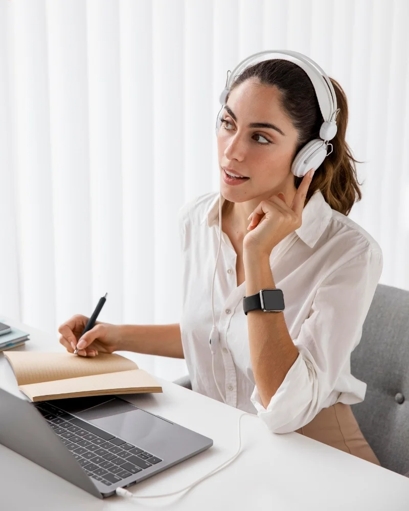 persona en clases virtuales